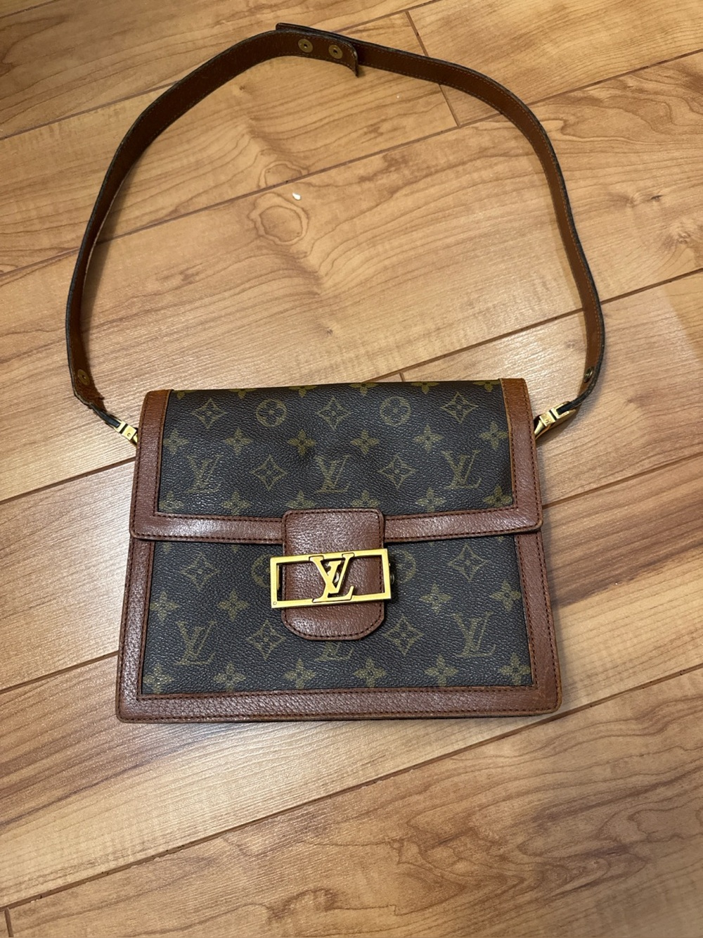 Vintage ladies, Louis Vuitton shoulder bag